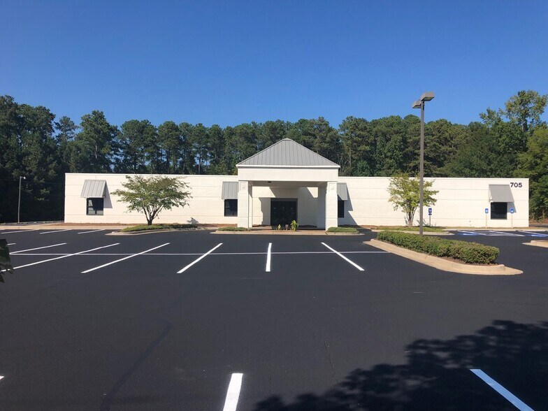 705 Breedlove Dr, Monroe, GA à louer - Photo du bâtiment - Image 1 de 33