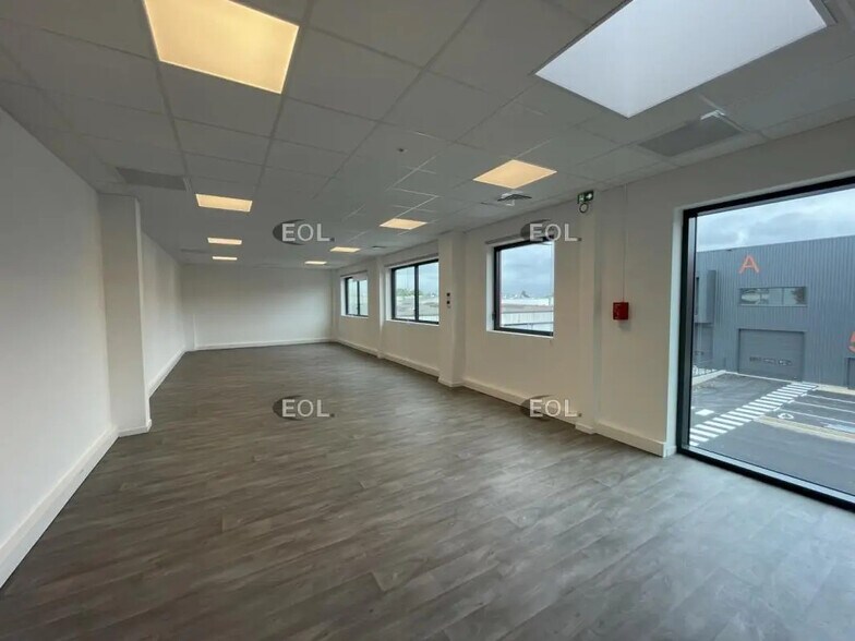 Industriel dans SAINT-OUEN-L'AUMONE à louer - Photo du bâtiment - Image 3 de 19