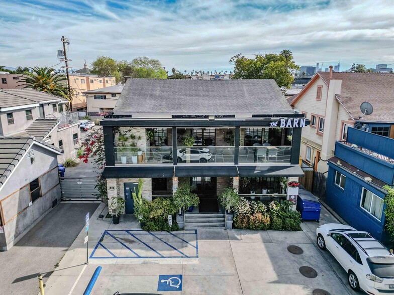 228 S Oxford Ave, Los Angeles, CA à vendre - Photo du bâtiment - Image 3 de 32