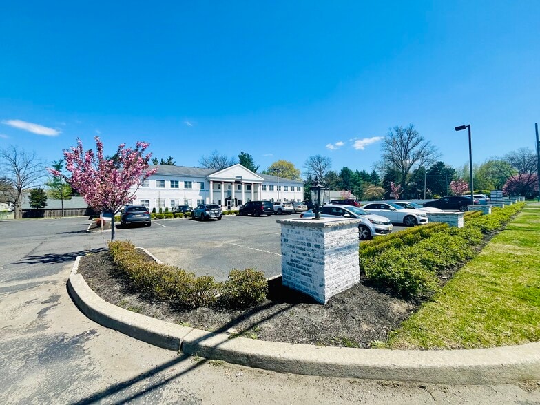 239 Prospect Plains Rd, Monroe Township, NJ for lease - Building Photo - Image 1 of 23