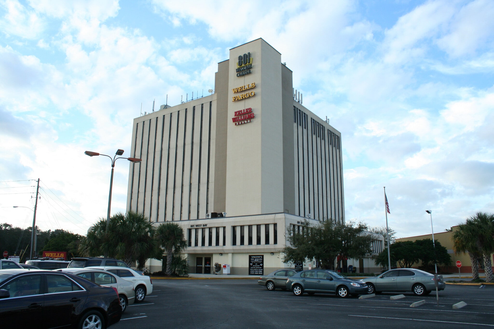 801 W Bay Dr, Largo, FL à louer Photo principale- Image 1 de 12