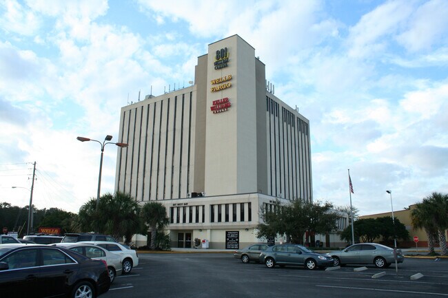 Plus de détails pour 801 W Bay Dr, Largo, FL - Coworking à louer