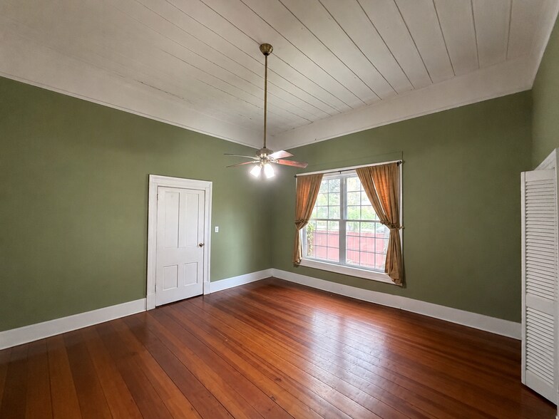 212 N Erwin St, Cartersville, GA à vendre - Photo intérieure - Image 3 de 4