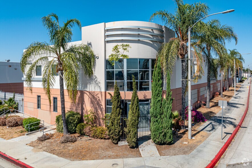 12368 Valley Blvd, El Monte, CA à louer - Photo du bâtiment - Image 2 de 17