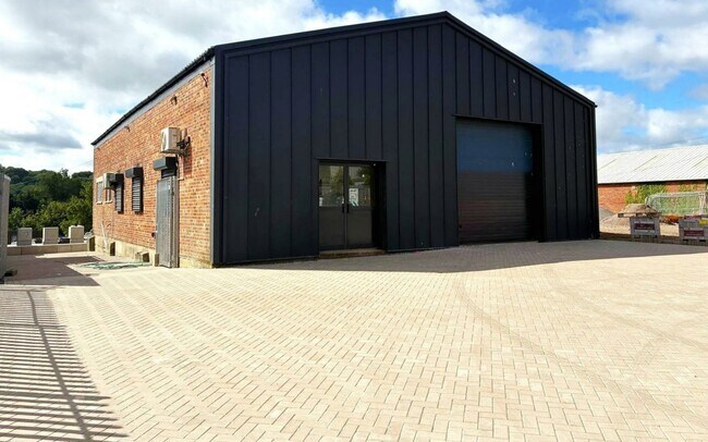 Plus de détails pour 28 Buckland Rd, Yeovil - Industriel à louer