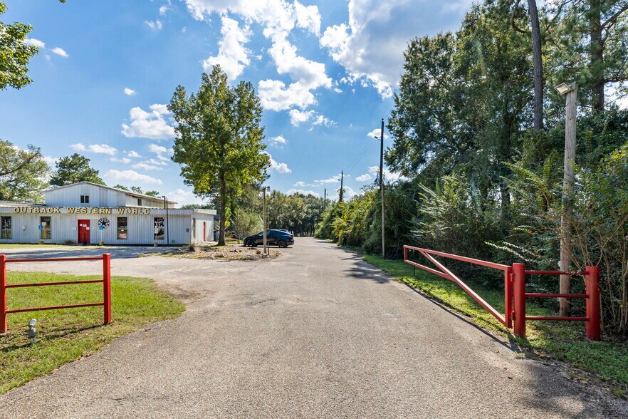 30405 Dobbin Huffsmith Rd, Magnolia, TX à vendre - Photo du bâtiment - Image 3 de 34