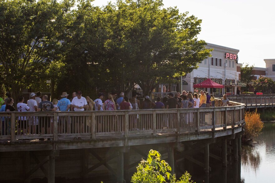2000 Power Plant Pky, Hampton, VA à louer - Photo du bâtiment - Image 2 de 8
