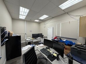 6220 Arc Way, Fort Myers, FL for lease Interior Photo- Image 2 of 4