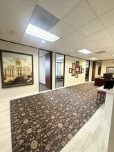 1717 St. James Place, Houston, TX for lease Interior Photo- Image 2 of 6