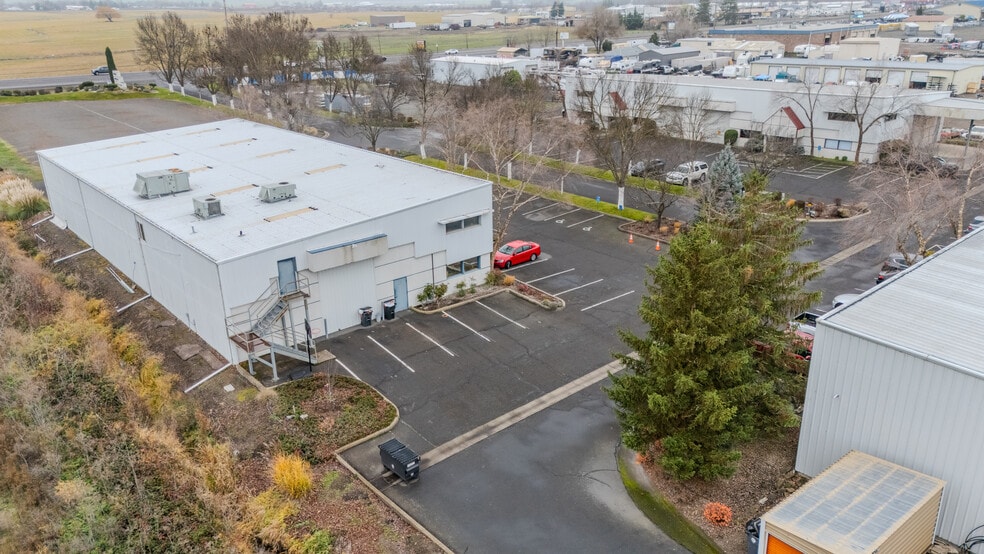 5885 Crater Lake Hwy, Central Point, OR for sale - Building Photo - Image 3 of 11