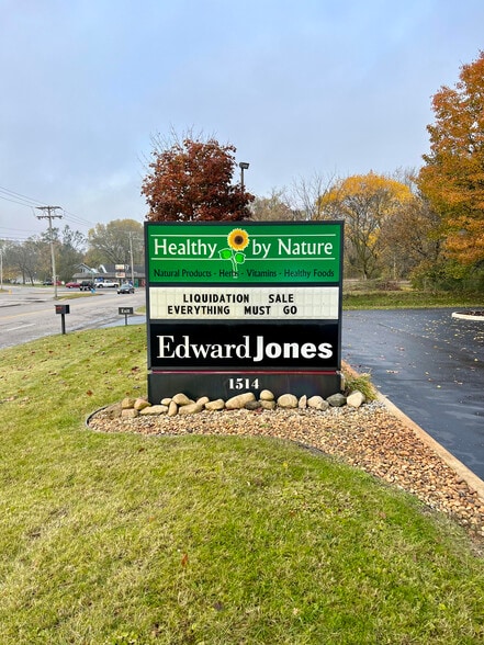 1514 E Bristol St, Elkhart, IN à louer - Photo du bâtiment - Image 2 de 2