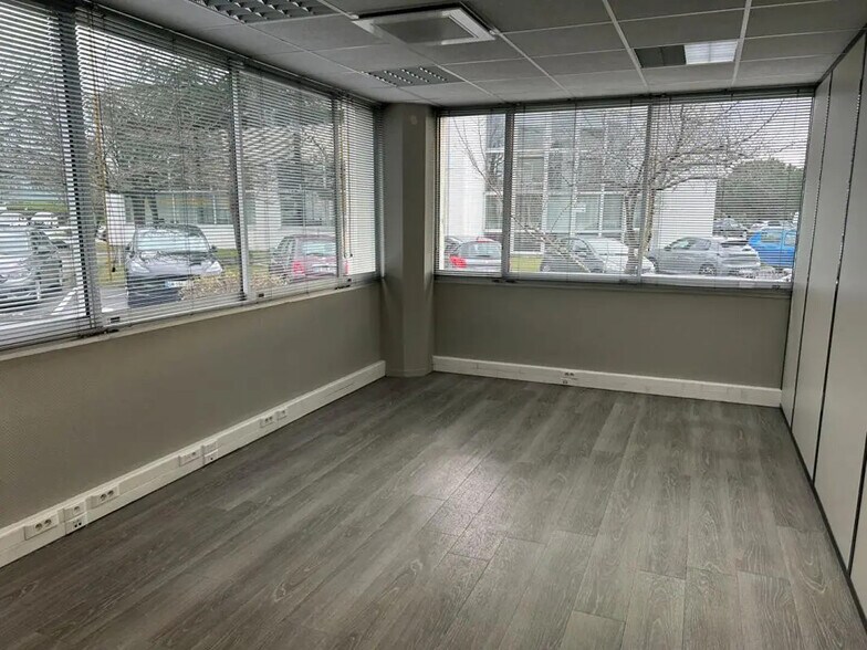 Office in Mérignac for lease - Interior Photo - Image 2 of 9