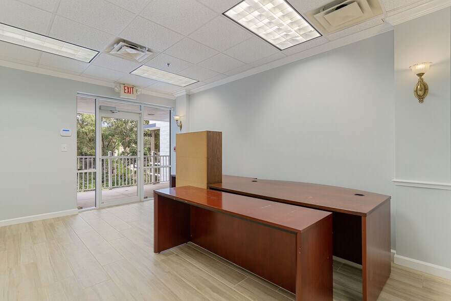 230 N Westmonte Dr, Altamonte Springs, FL à louer - Photo du bâtiment - Image 3 de 13