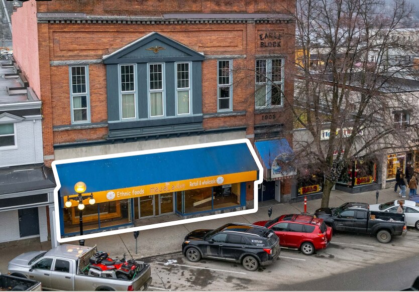 639 Baker St, Nelson, BC à louer - Photo du bâtiment - Image 1 de 6