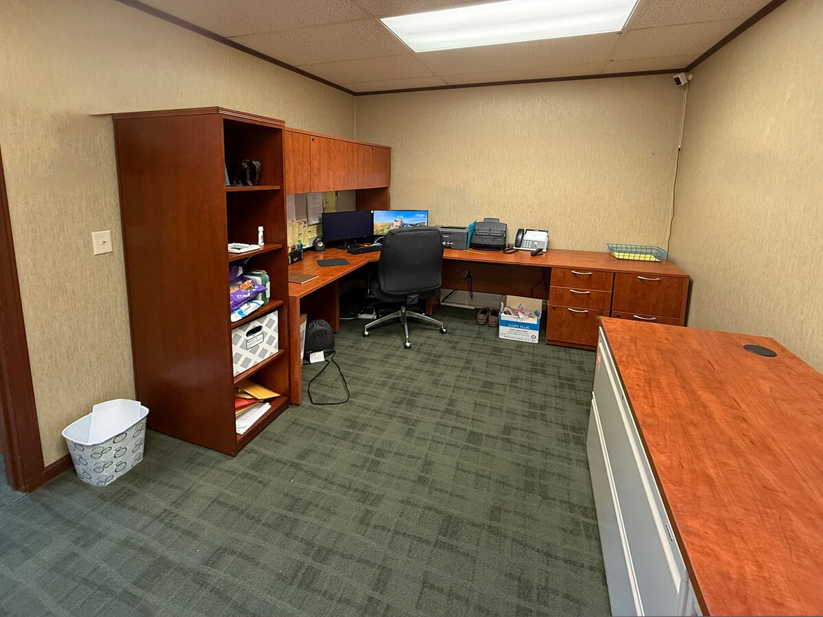 5090-5096 Lovers Ln, Kalamazoo, MI 49001 - Unit 5094 -  - Interior Photo - Image 1 of 11