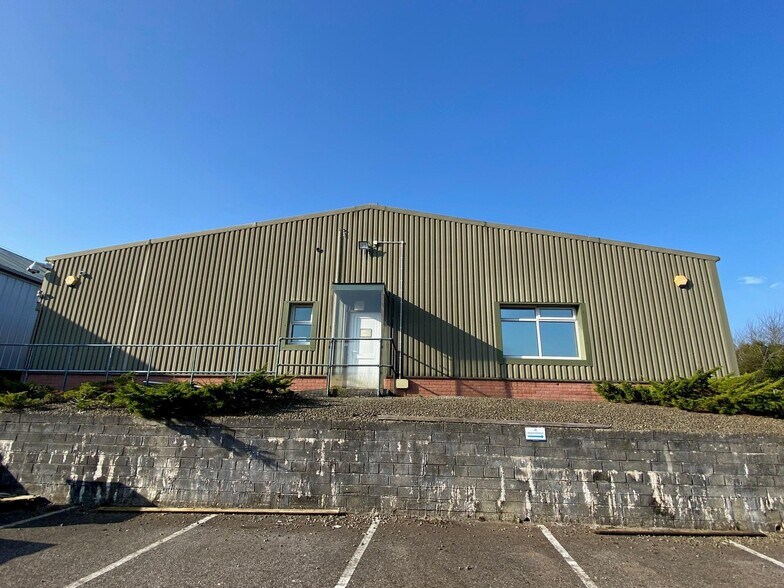 New Rd, Hengoed à louer - Photo du bâtiment - Image 2 de 5