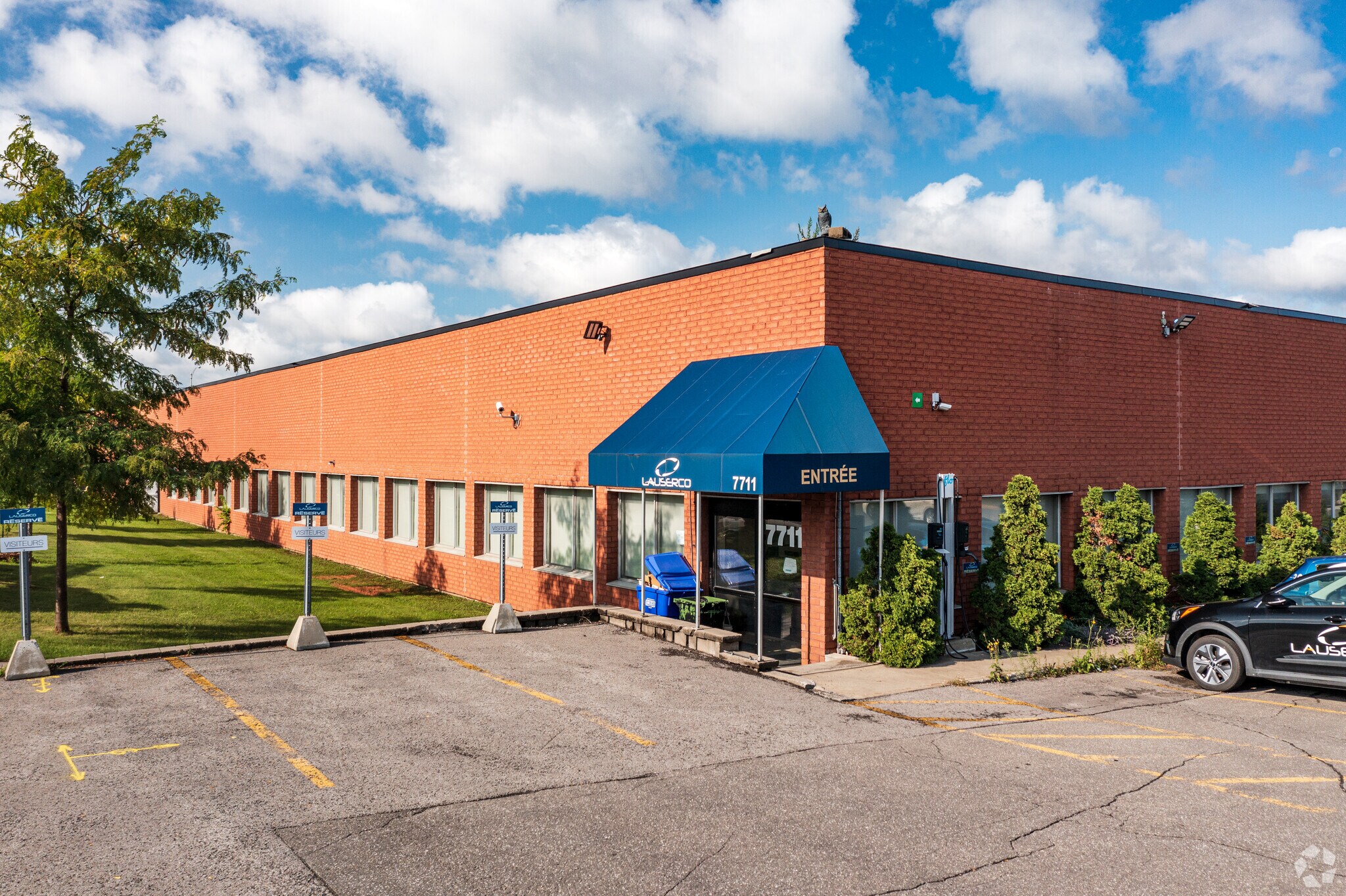 7701-7711 Rue Grenache, Montréal, QC for lease Primary Photo- Image 1 of 5