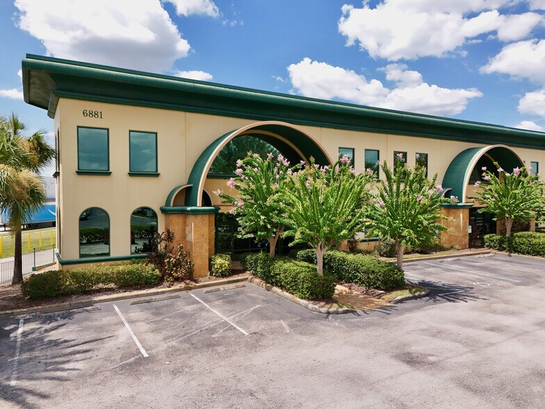 6881 Kingspointe Pky, Orlando, FL à vendre - Photo du bâtiment - Image 2 de 55
