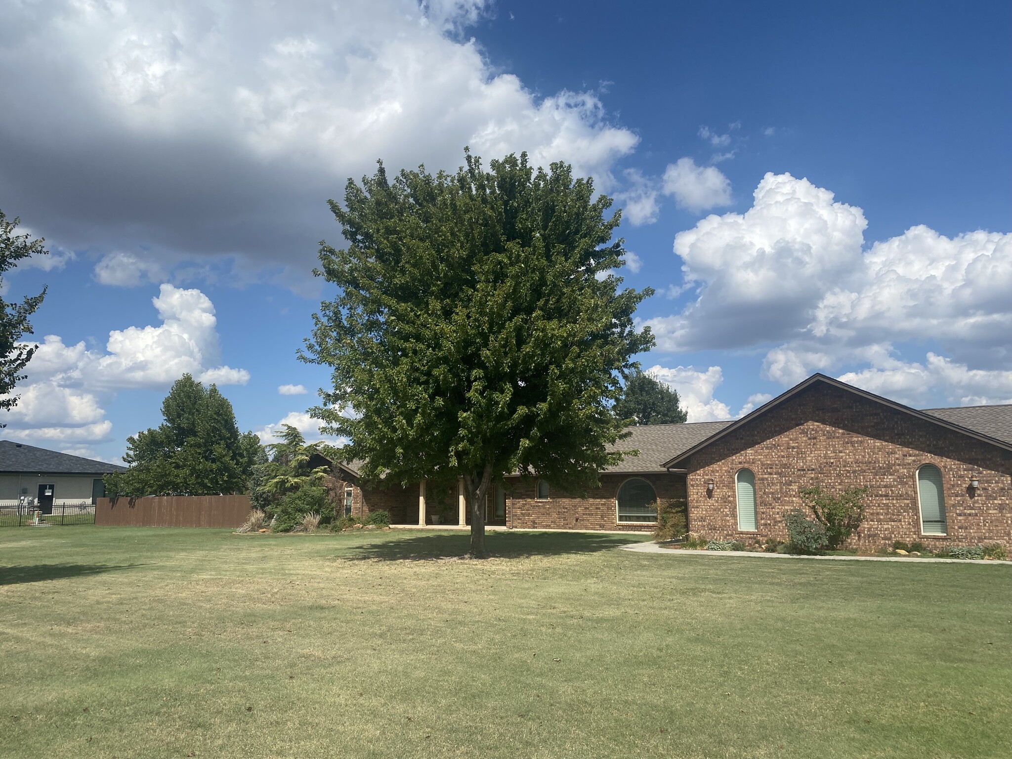 1220 S Santa Fe Ave, Moore, OK for sale Primary Photo- Image 1 of 1