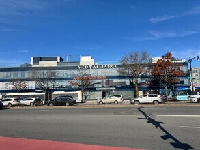 621-625 E Fordham Rd, Bronx, NY à louer Photo du bâtiment- Image 2 de 24