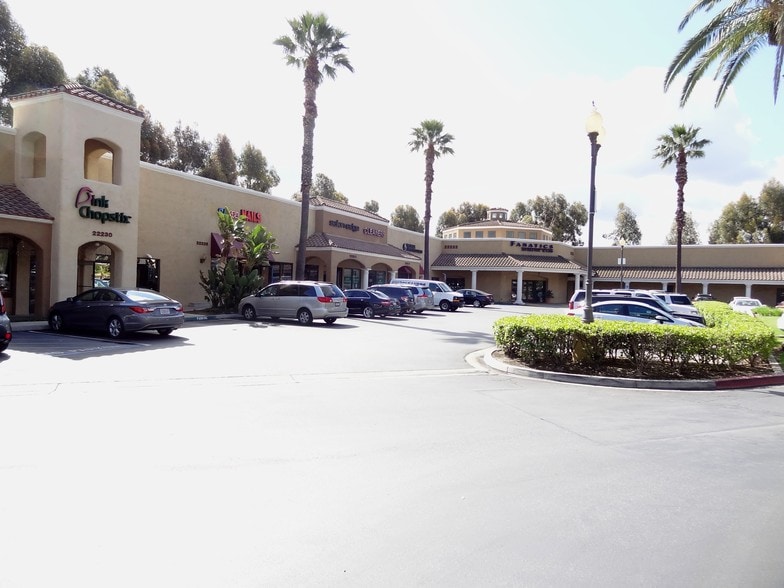 22200-22290 La Palma, Yorba Linda, CA à louer - Photo du bâtiment - Image 3 de 26