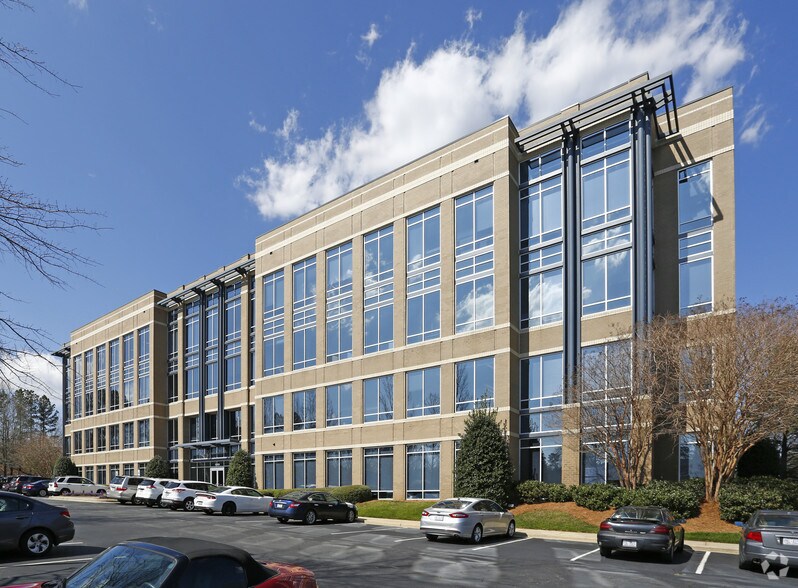 1201 Edwards Mill Rd, Raleigh, NC à louer - Photo du bâtiment - Image 2 de 9