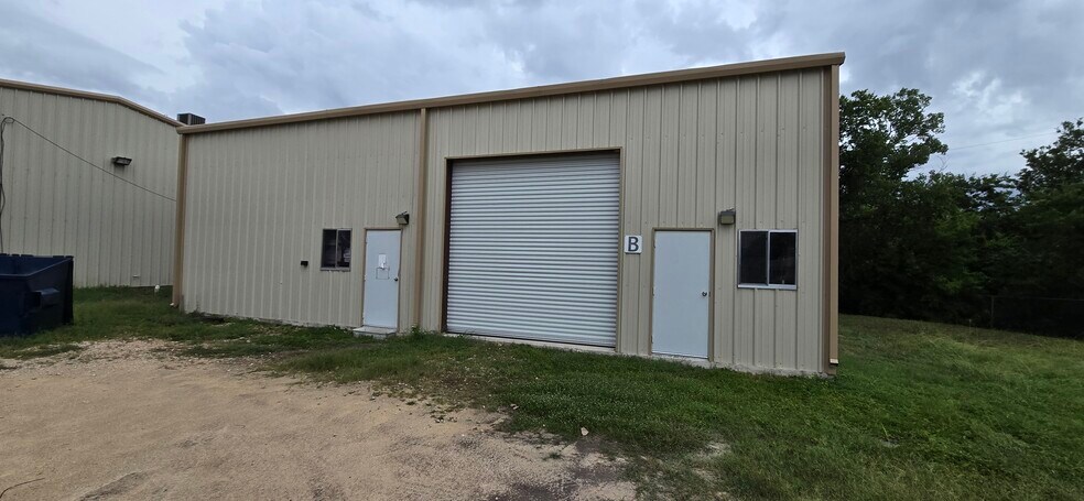 239 Investment Loop, Hutto, TX à louer - Photo du bâtiment - Image 2 de 11