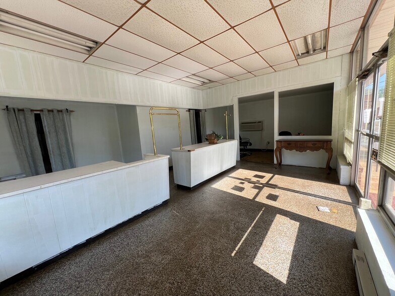 166 N Logan St, Marion, NC à vendre - Photo du bâtiment - Image 3 de 20