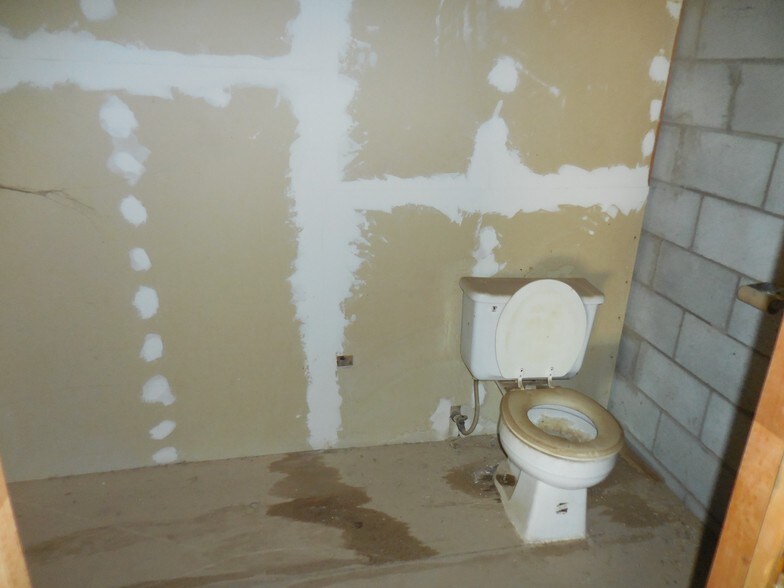 1573 E Hobsonway, Blythe, CA à vendre - Photo du bâtiment - Image 2 de 20