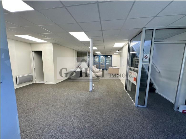 Industrial in Croissy-Beaubourg for lease - Interior Photo - Image 2 of 8