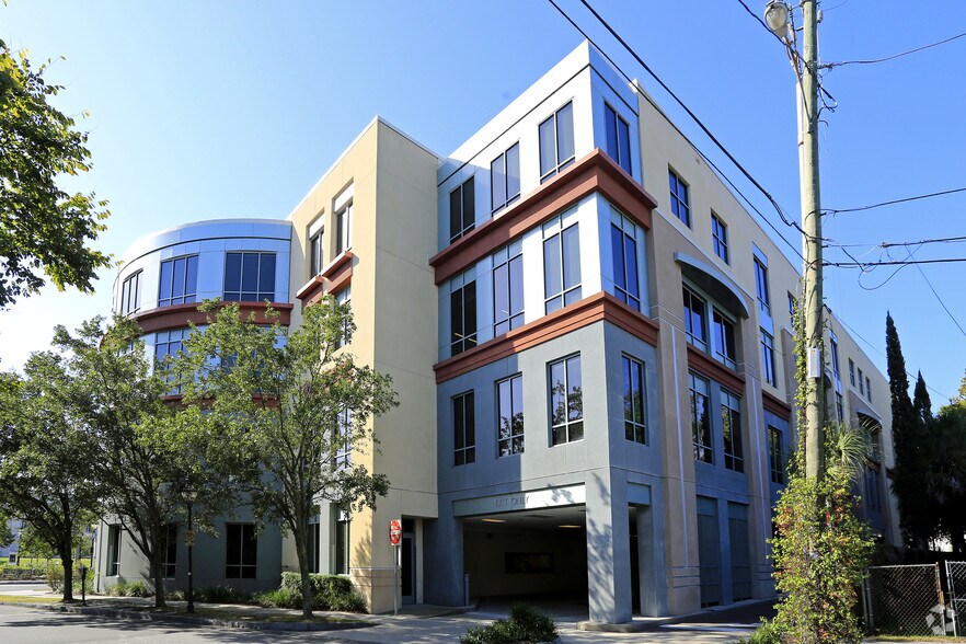 100 Calhoun St, Charleston, SC à louer - Photo du bâtiment - Image 2 de 4