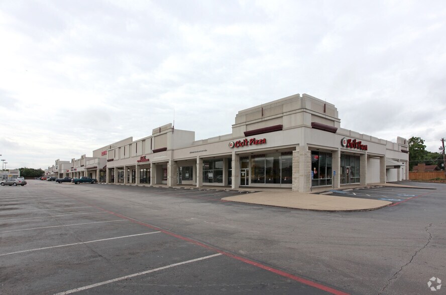 3128 Forest Ln, Dallas, TX à louer - Photo du bâtiment - Image 1 de 3