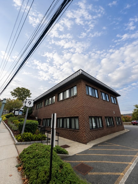 615 Broadway, Hastings-on-Hudson, NY for lease - Building Photo - Image 2 of 6