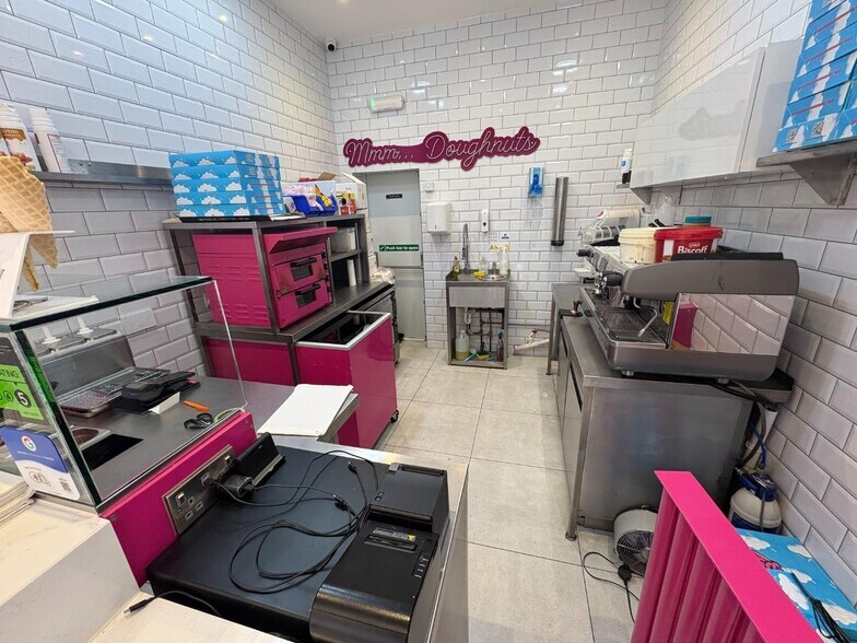 78 Pitshanger Ln, Londres à vendre - Photo intérieure - Image 3 de 4