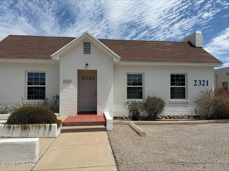 2321 E Speedway Blvd, Tucson, AZ for lease - Building Photo - Image 2 of 13