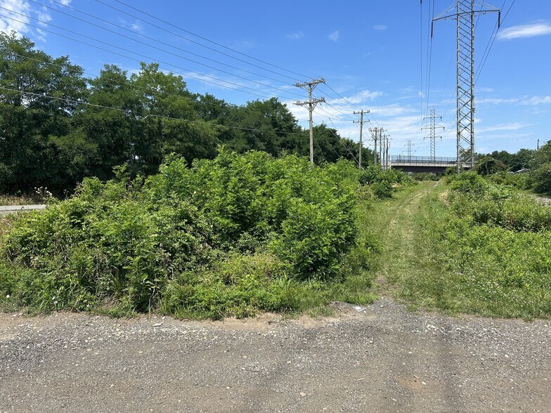 Ruritan Road, Sterling, VA à vendre - Photo du bâtiment - Image 3 de 5