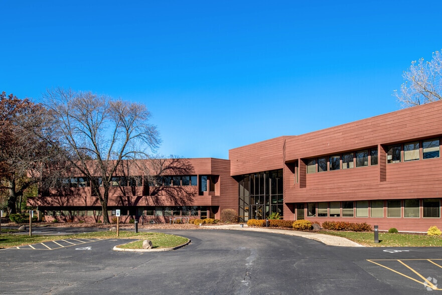 2701 International Ln, Madison, WI for lease - Primary Photo - Image 1 of 5