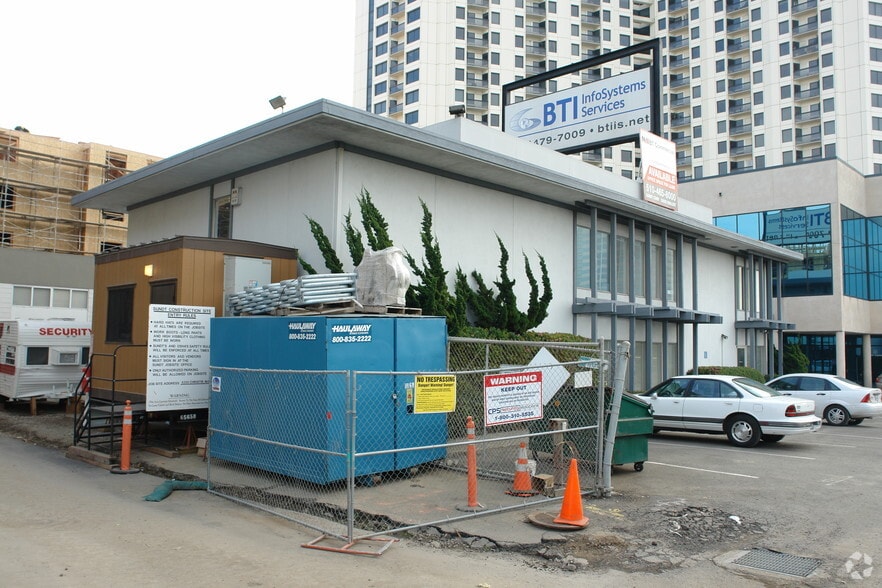 1727 64th Street portfolio of 3 properties for sale on LoopNet.ca - Building Photo - Image 3 of 4