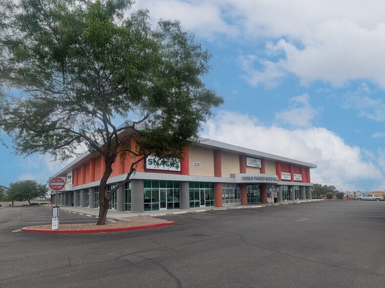 220 E Warm Springs Rd, Las Vegas, NV à louer - Photo du bâtiment - Image 2 de 5