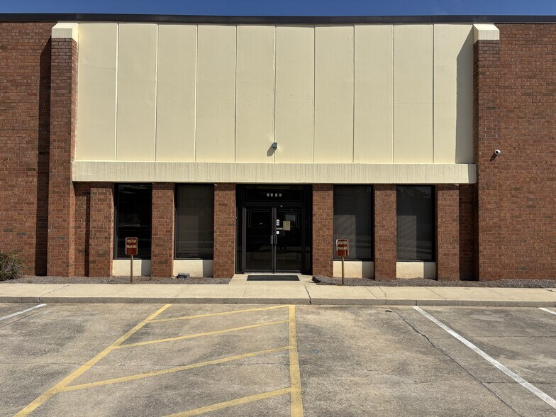 2530 Lantrac Ct, Decatur, GA à vendre - Photo du bâtiment - Image 2 de 4