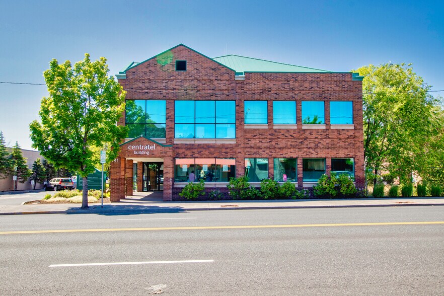 141 NW Greenwood Ave, Bend, OR à louer - Photo du bâtiment - Image 3 de 18