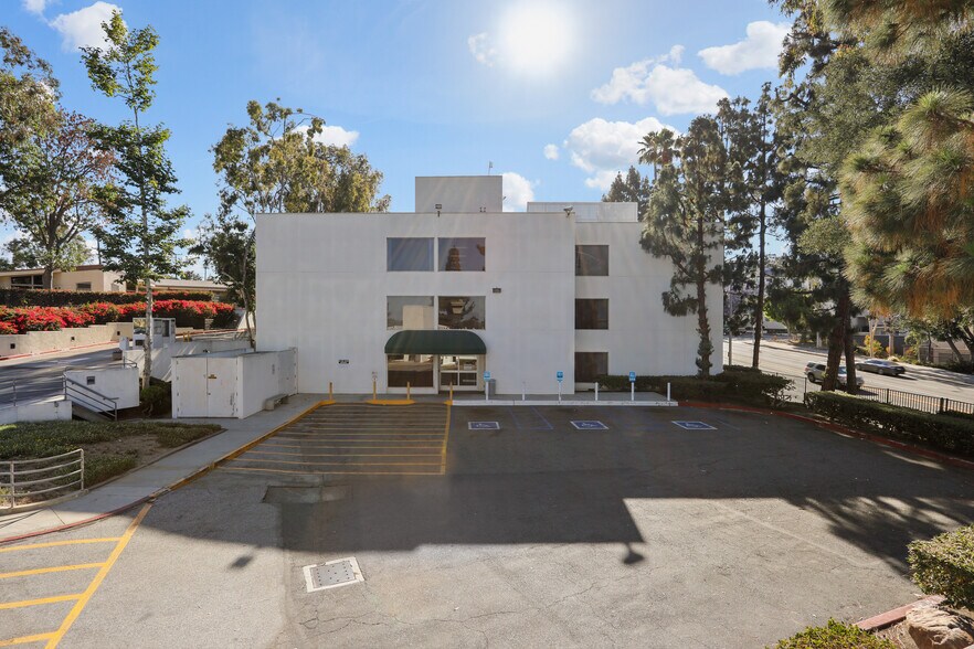 1760 Termino Ave, Long Beach, CA à louer - Photo du bâtiment - Image 3 de 36