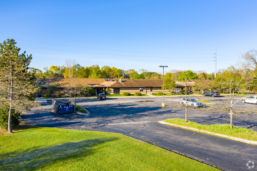 12319 Highland Rd, Hartland, MI à vendre - Photo du bâtiment - Image 1 de 1