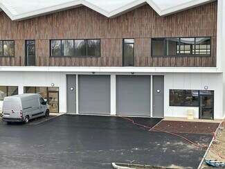 Plus de détails pour 83 Rue Maurice Berteaux, Montmagny - Local d'activités à louer