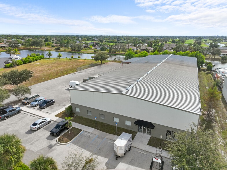 7899 Drew Cir, Fort Myers, FL for lease - Building Photo - Image 2 of 12