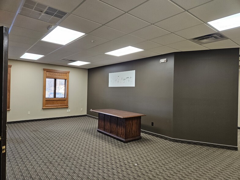 4855 State St, Saginaw, MI for lease - Interior Photo - Image 2 of 17