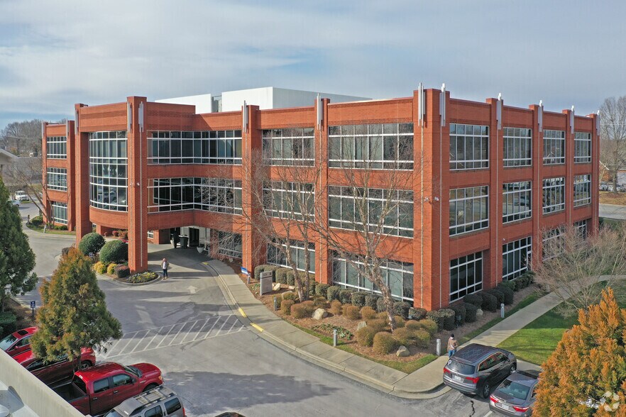 1126 N Church St, Greensboro, NC à louer - Photo principale - Image 1 de 4