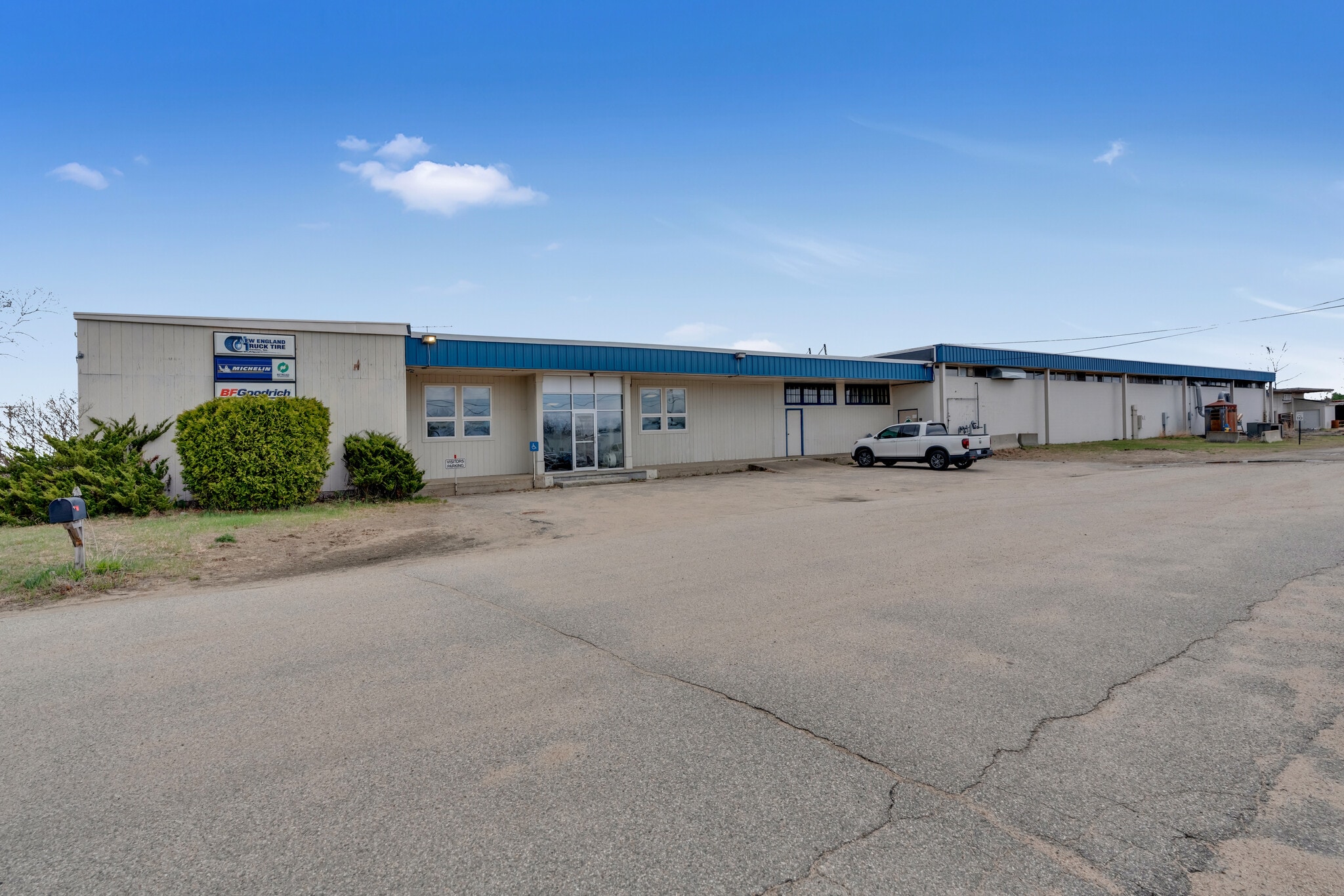 38 Rainbow Ln, Sanford, ME for sale Primary Photo- Image 1 of 39