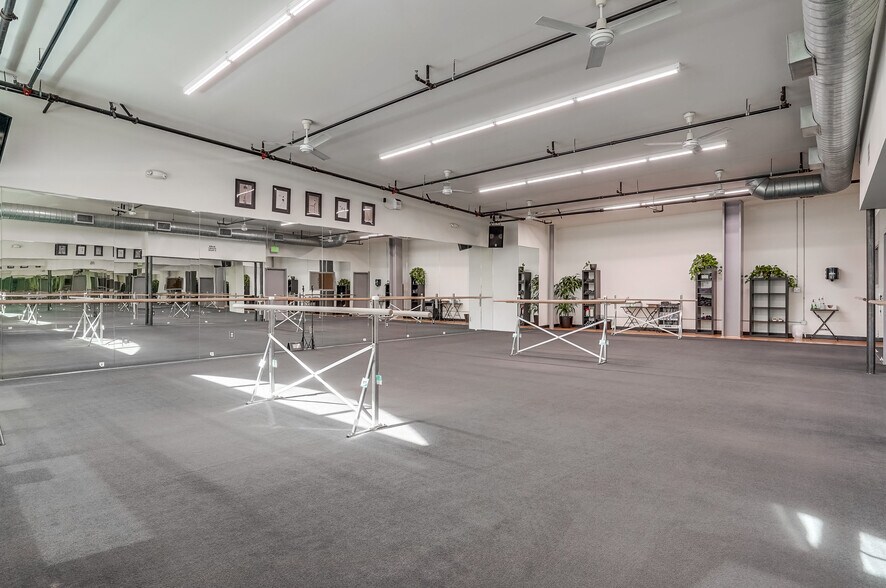 21747 Erwin St, Woodland Hills, CA à vendre - Photo intérieure - Image 3 de 8