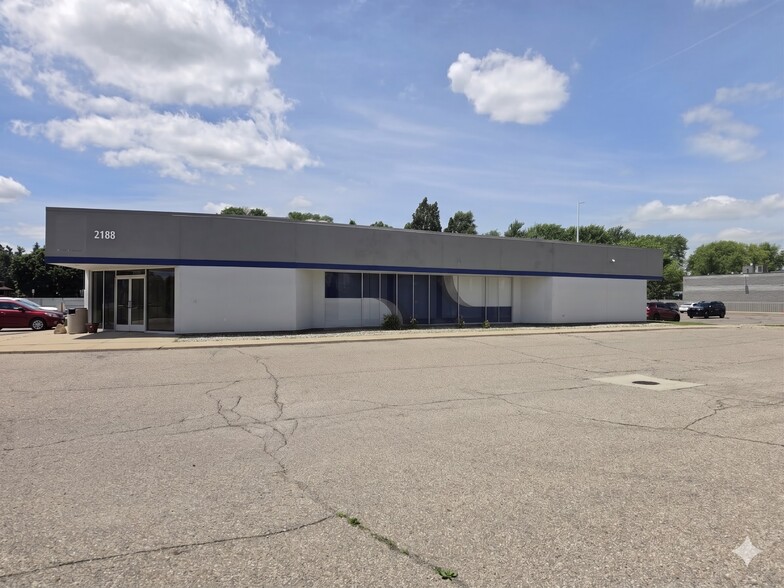 2188 S Center Rd, Burton, MI for sale - Primary Photo - Image 1 of 23